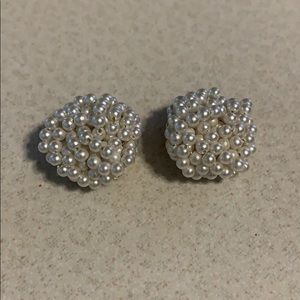 Vintage Marvella gold tone faux pearl bead clip on earrings (253)